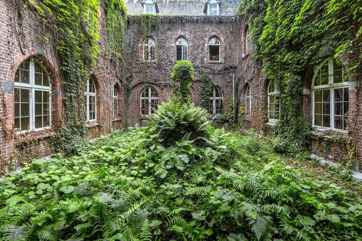abandoned-monastery-belgium.adapt.1190.1.jpg