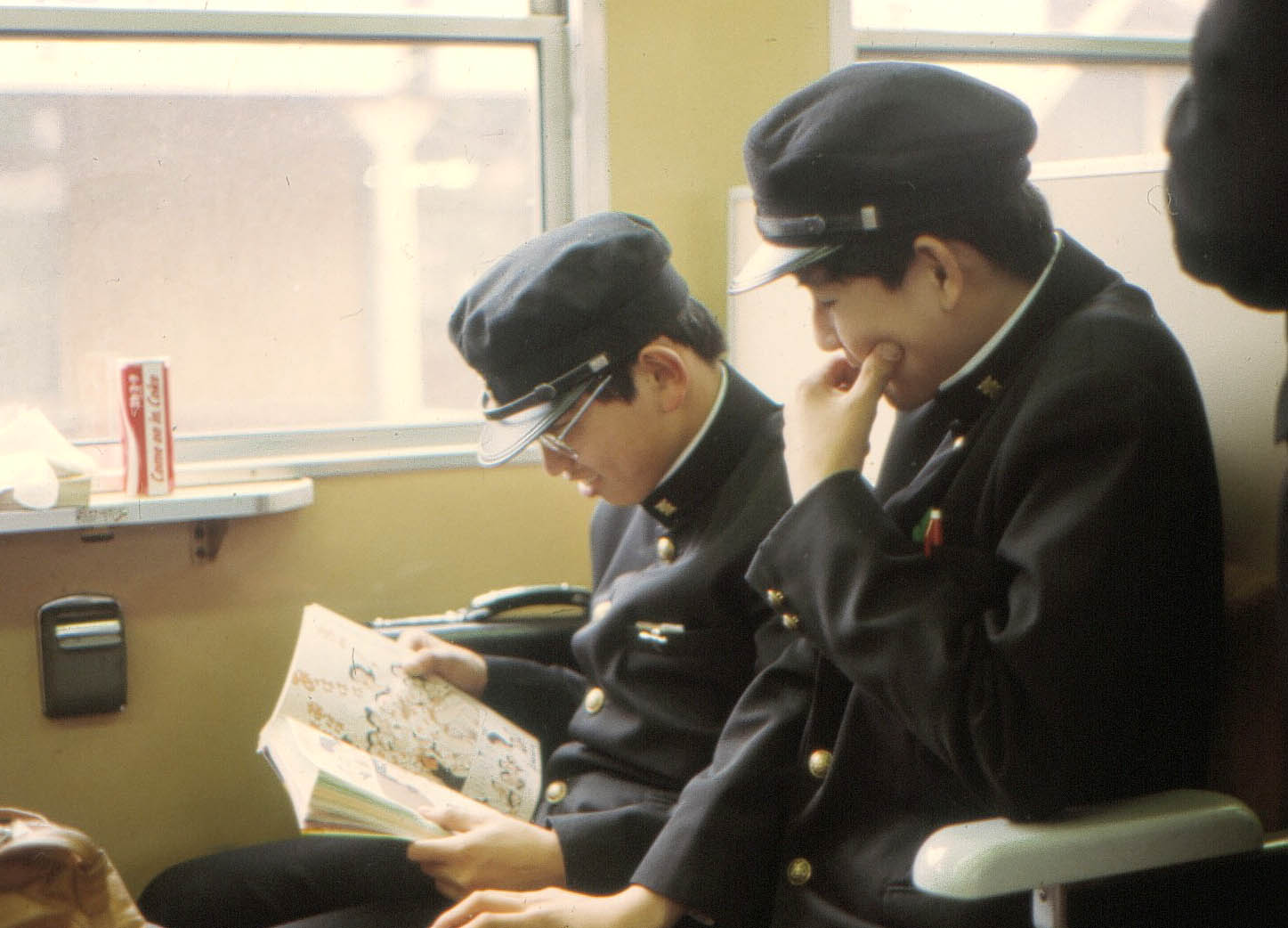 schoolboys-on-the-train---tokyo-1979_1058551832_o.jpg