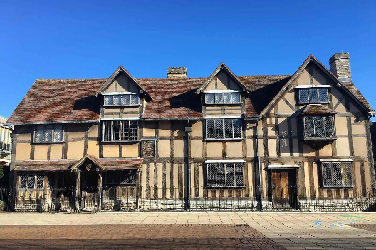 Shakespeares-Birthplace-house-16jan17-The-Shakespeare-Birthplace-Trust_b.webp