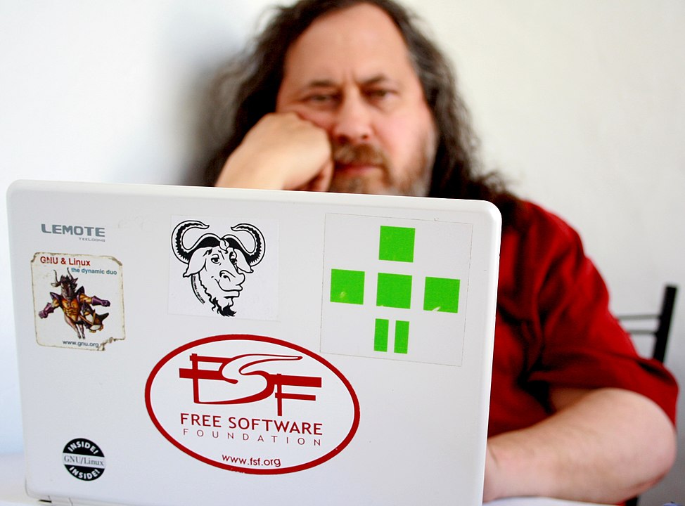 974px-GNU_and_Stallman_2012.jpg