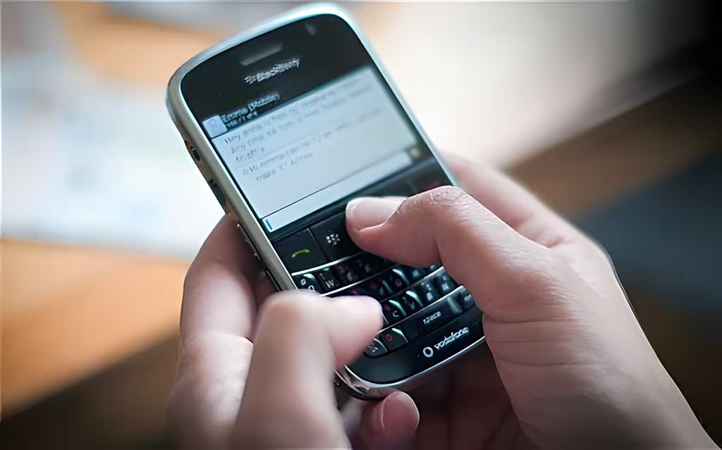 BlackBerry-Thumb_upscayl_4x_upscayl-standard-4x.jpg
