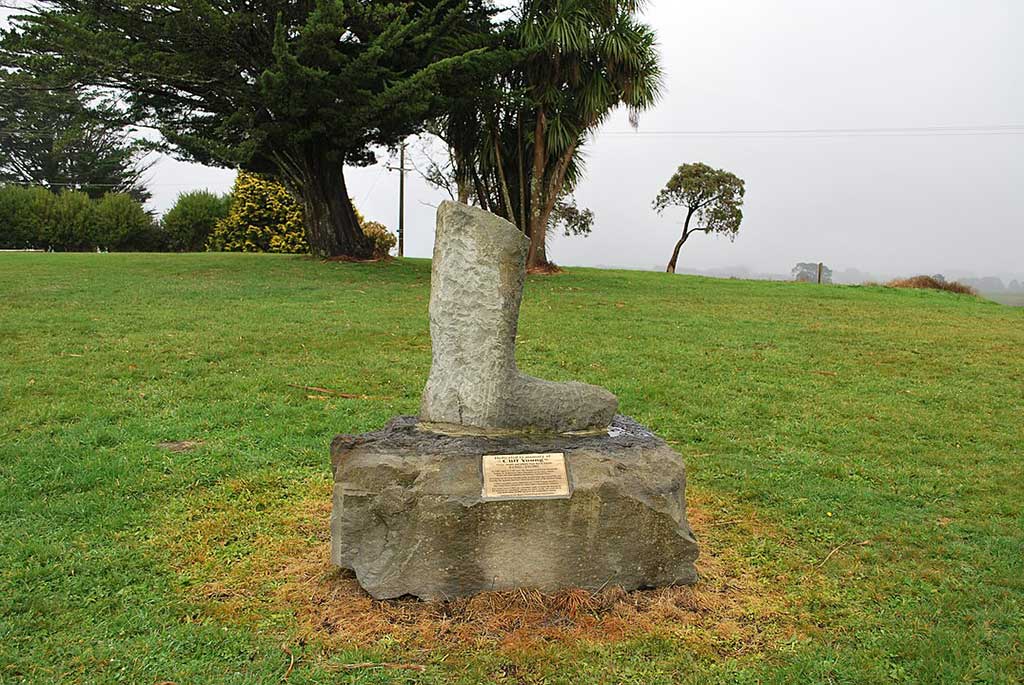 1076px-Beech_Forest_Cliff_Young_Memorial_Gumboot.jpg