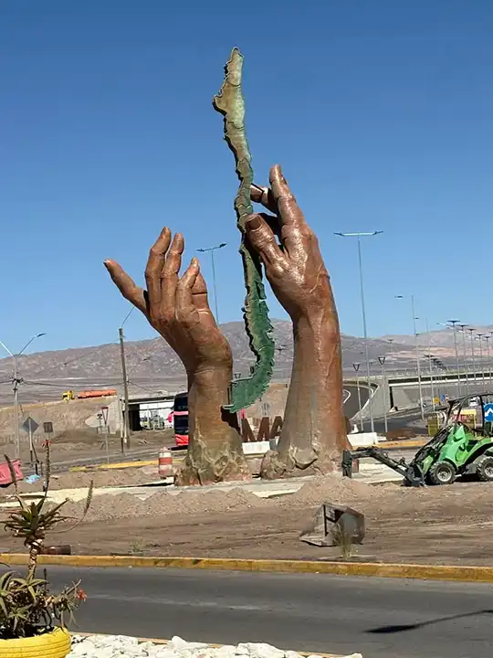 Las Manos que Sostienen a Chile