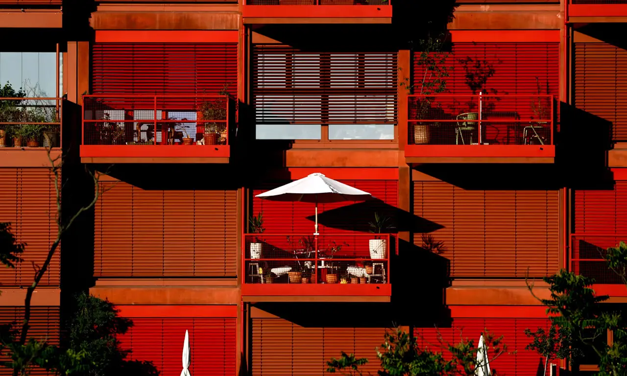 柏林住宅楼的百叶窗
