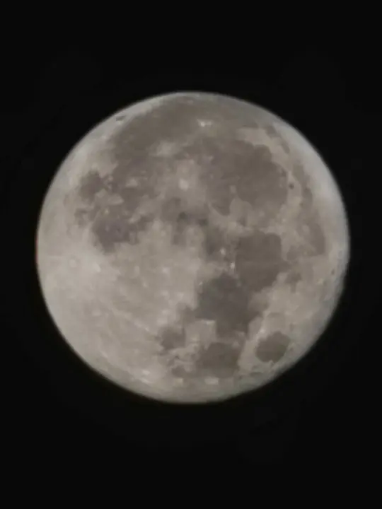 exemple-photo-lune-galaxy-s22-ultra-768x1024.webp